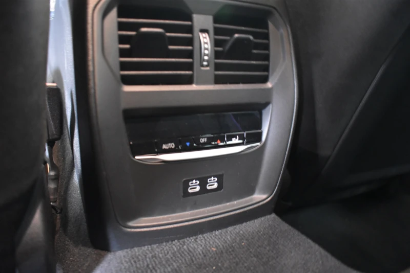 BMW 330 xDrive Touring, снимка 11 - Автомобили и джипове - 53454578