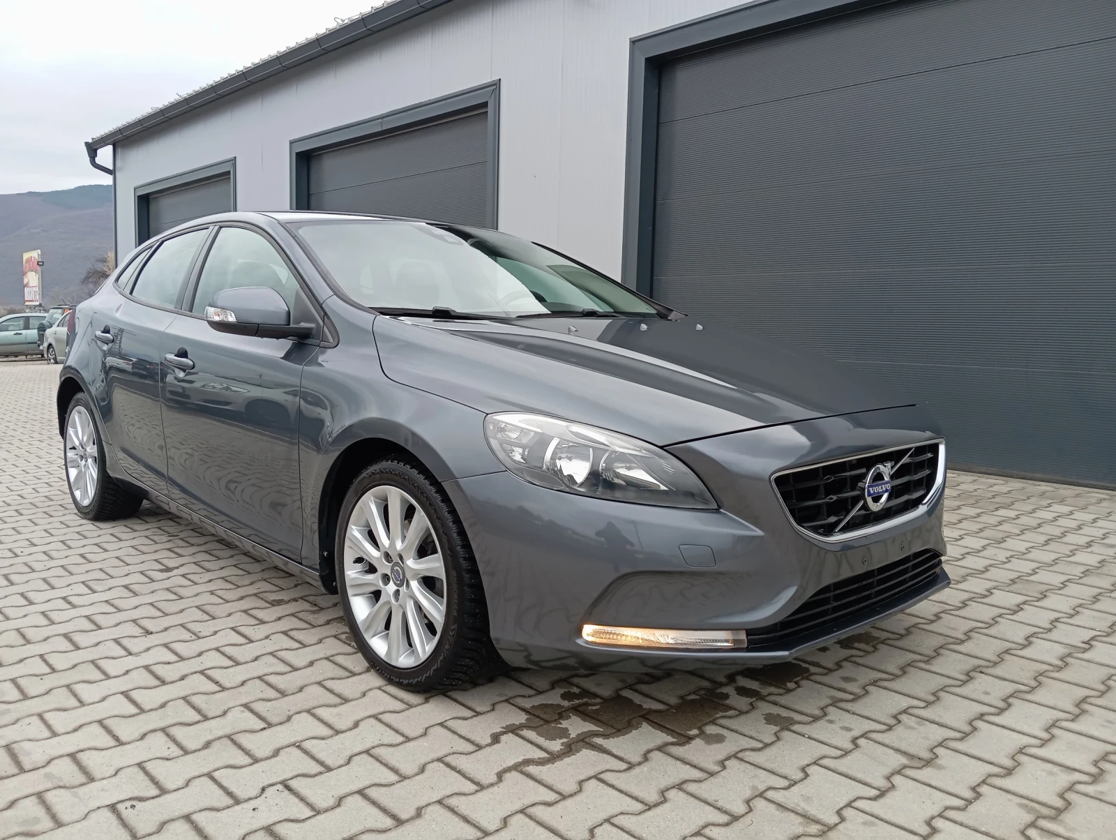 Volvo V40 ЛИЗИНГ , снимка 1