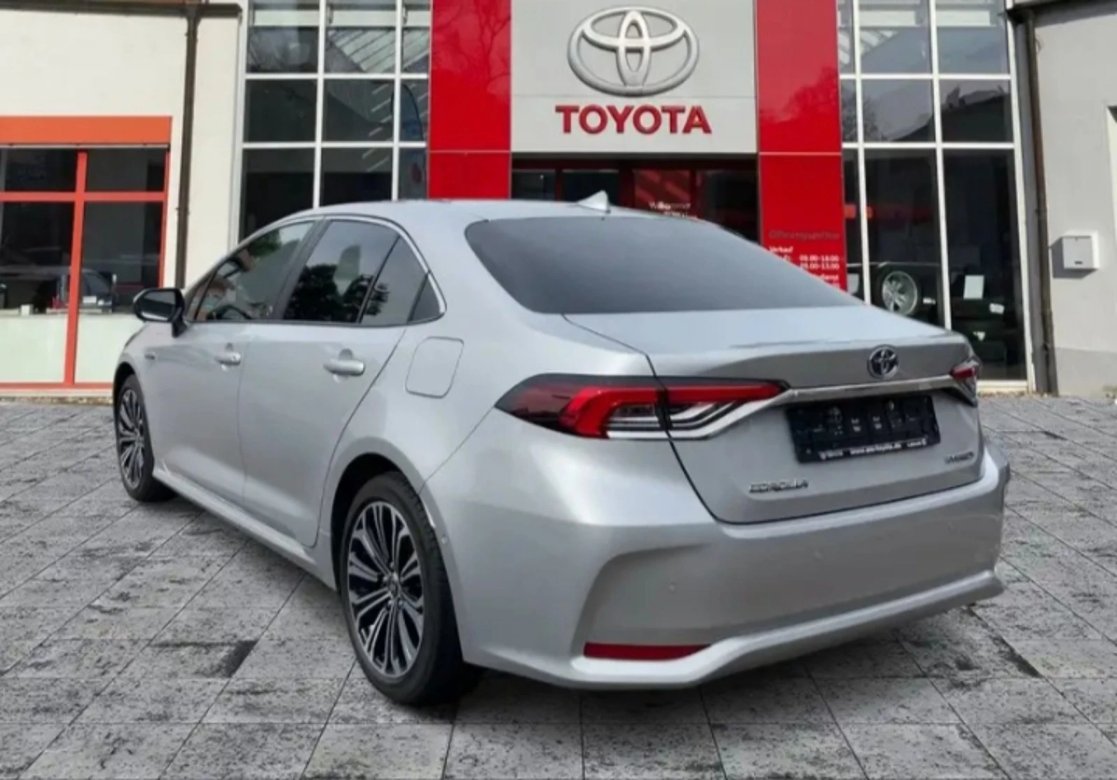 Toyota Corolla 1.8hybrid - изображение 2