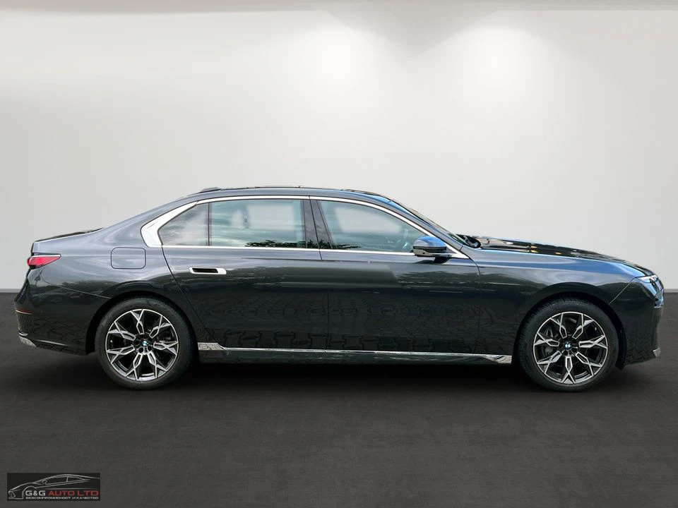 BMW 740 xDrive/299HP/20''/HUD/PANO-SKY/315b - изображение 6