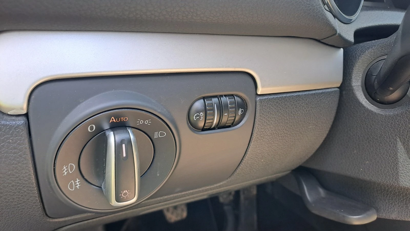 VW Golf HIGHLINE Кожен салон - изображение 9