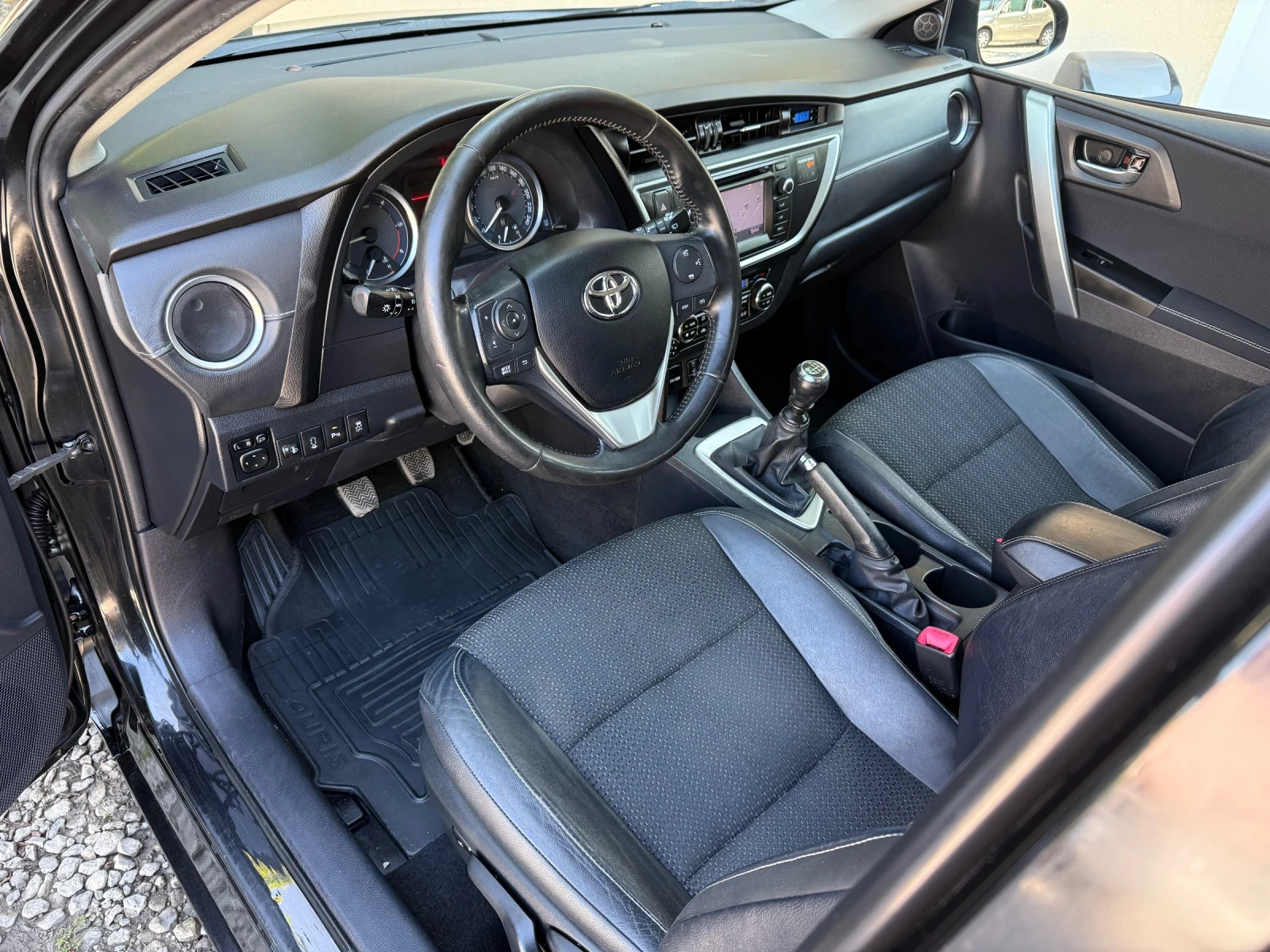 Toyota Auris 2.0D-4D Sol ОТЛИЧЧНО СЪСТОЯНИЕ! - EURO5b - изображение 8