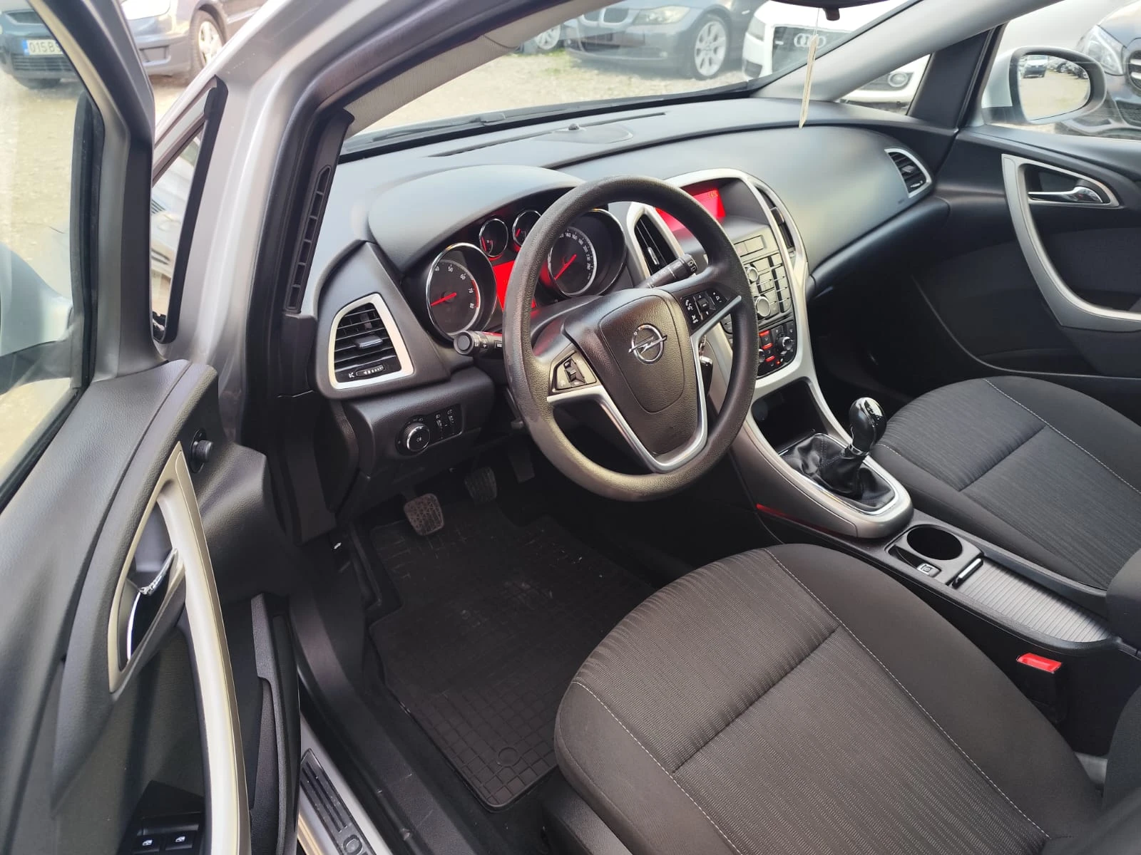 Opel Astra 1.4 бензин - изображение 10