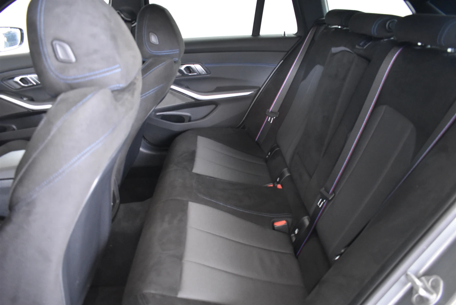 BMW 330 xDrive Touring - изображение 10