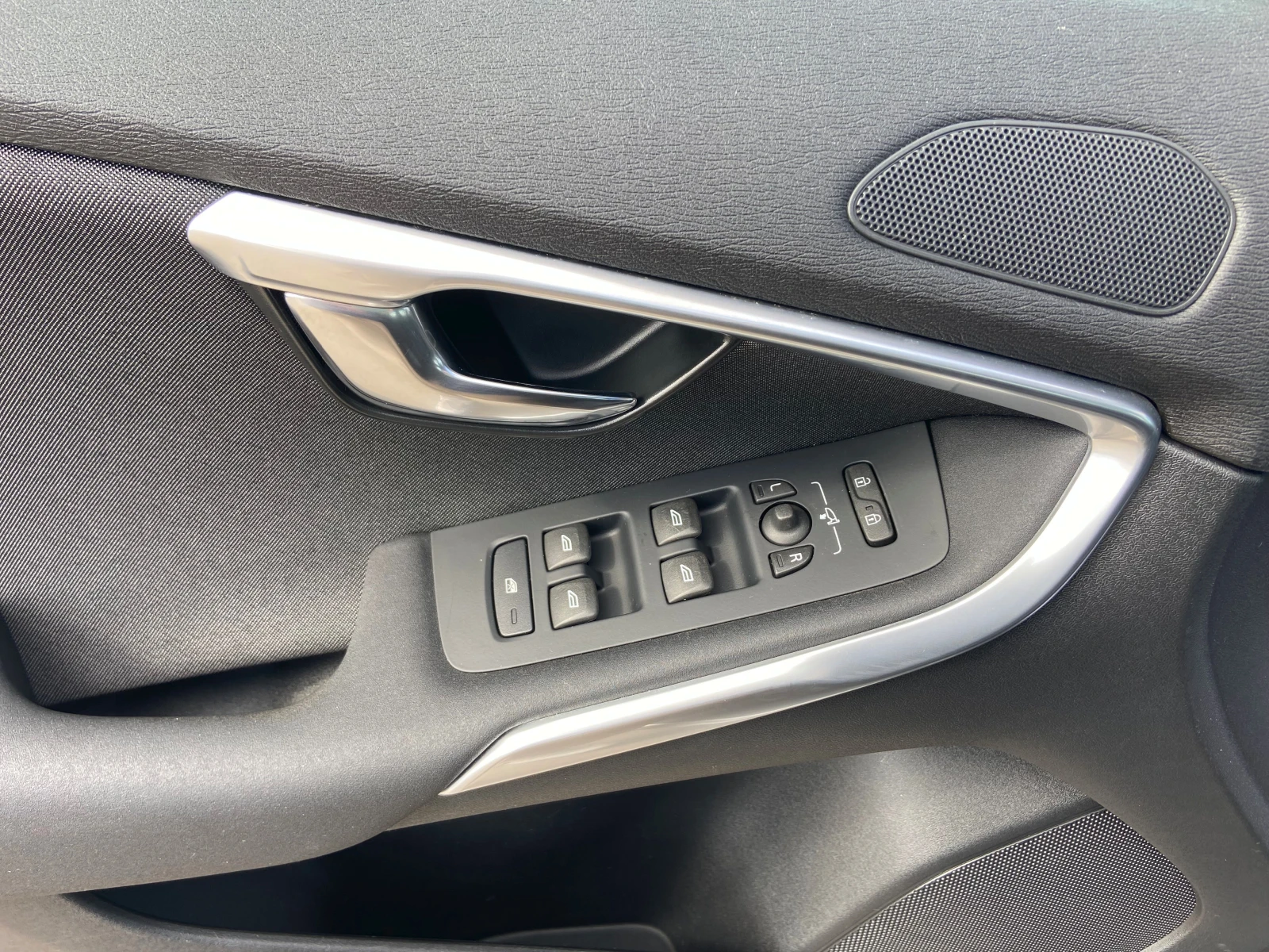 Volvo V40 Cross Country 2.0d-Euro6 - изображение 3