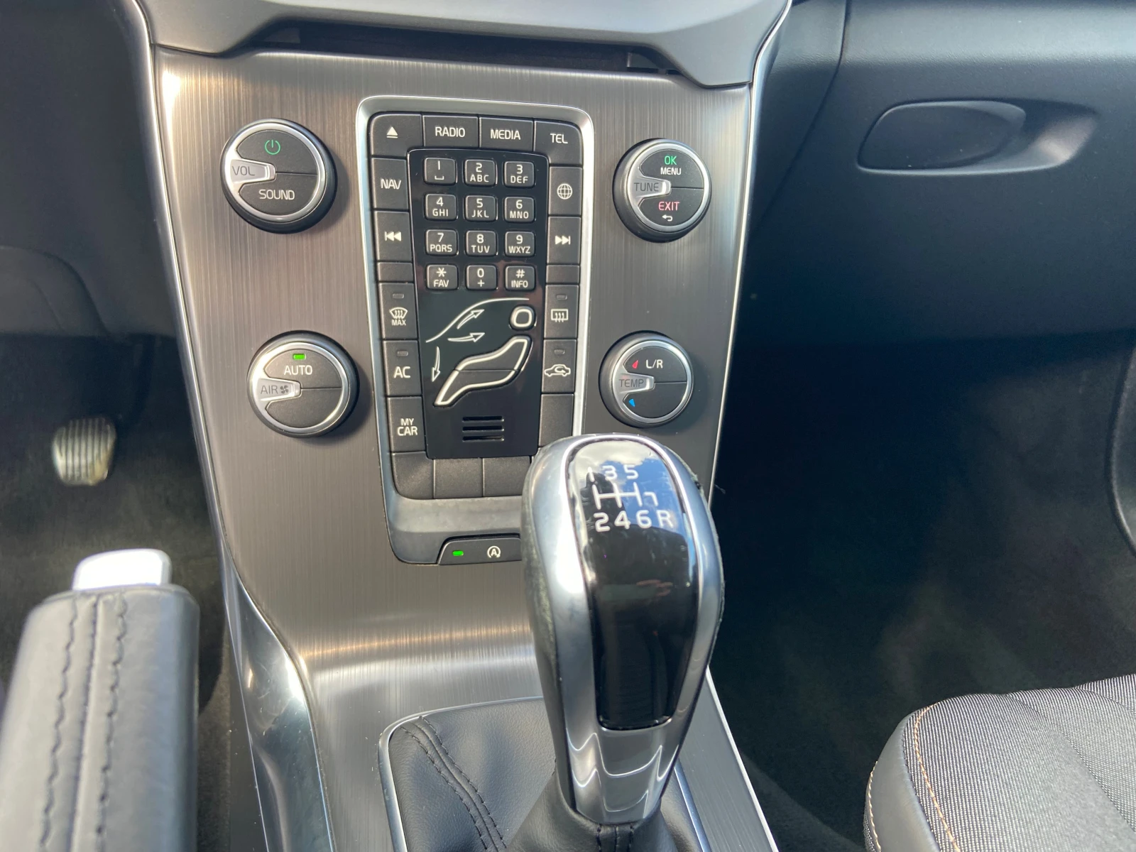 Volvo V40 Cross Country 2.0d-Euro6 - изображение 7