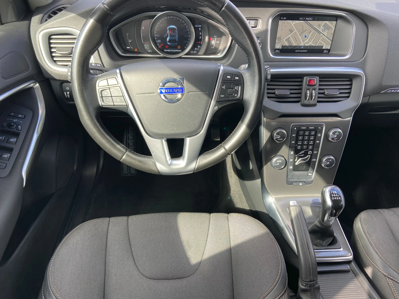 Volvo V40 Cross Country 2.0d-Euro6 - изображение 8