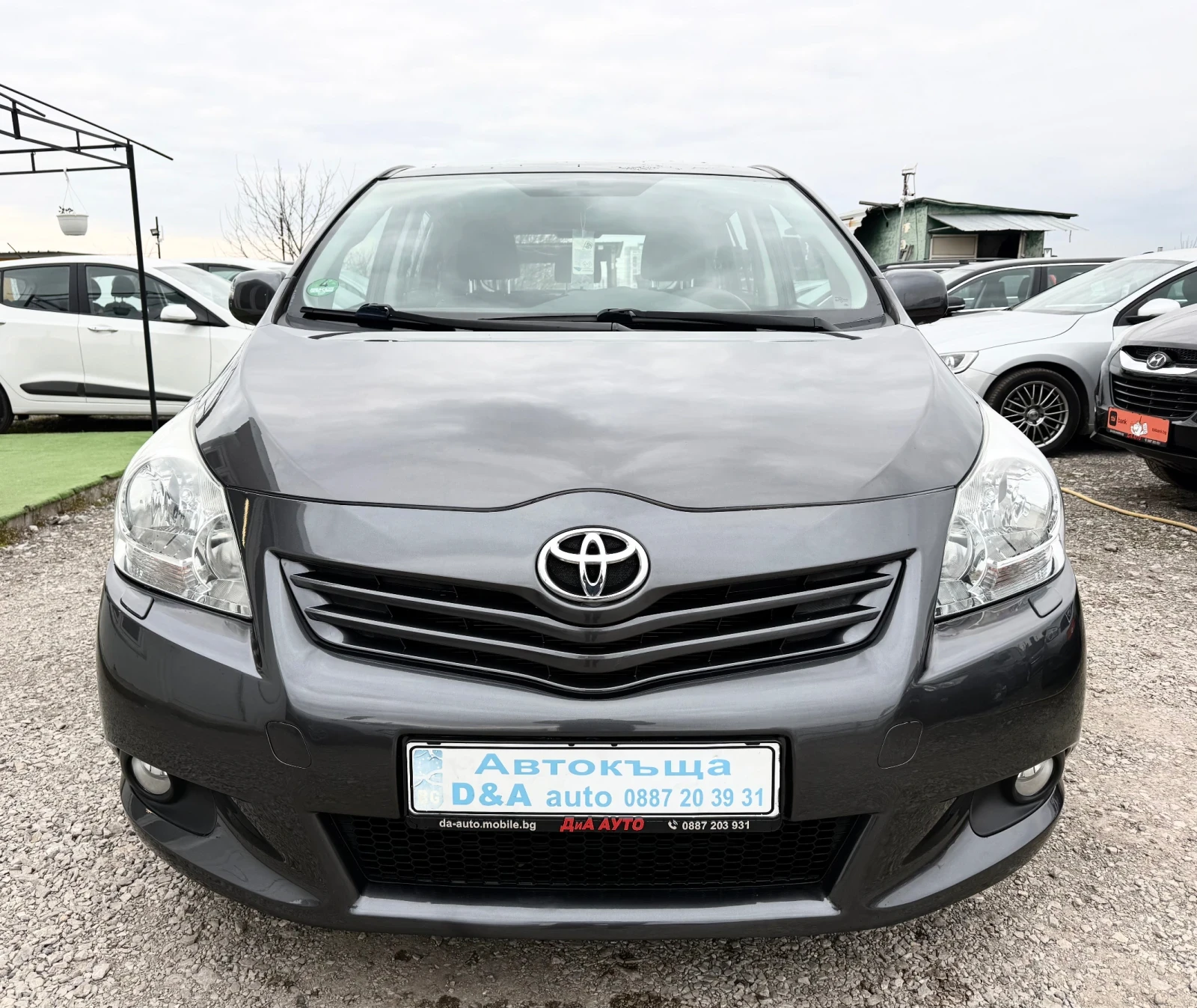 Toyota Verso 1.8i Швейцария 7места 159000км, снимка 5 - Автомобили и джипове - 53939576