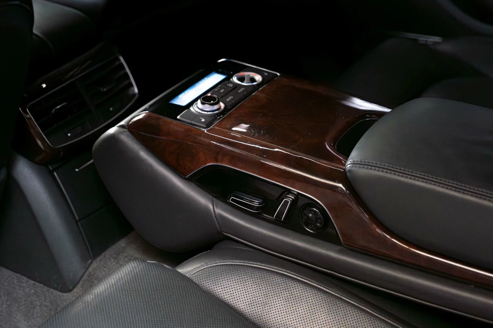 Audi A8 4.2TDI/Bose/NightVision/Камера/Обдухване/Quattro, снимка 11 - Автомобили и джипове - 54338716