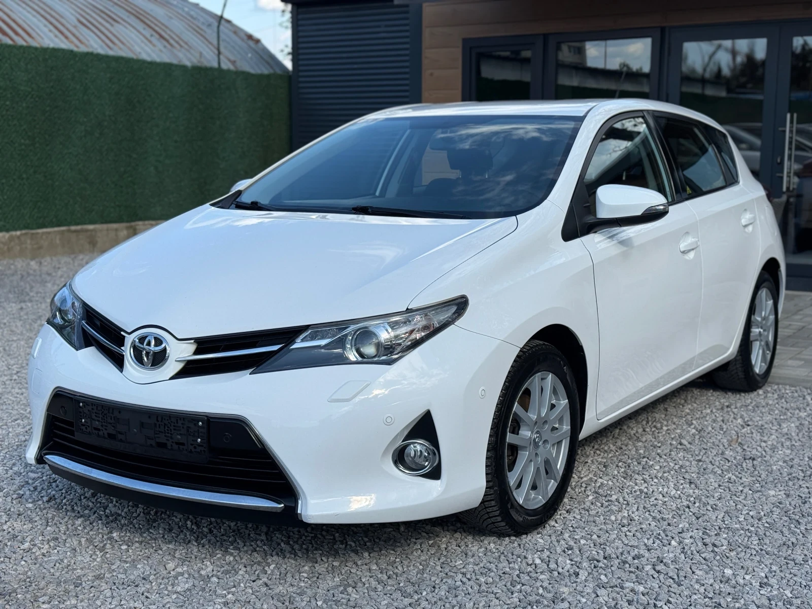 Toyota Auris 1.6i/132hp/Камера/Подгрев на седалки/