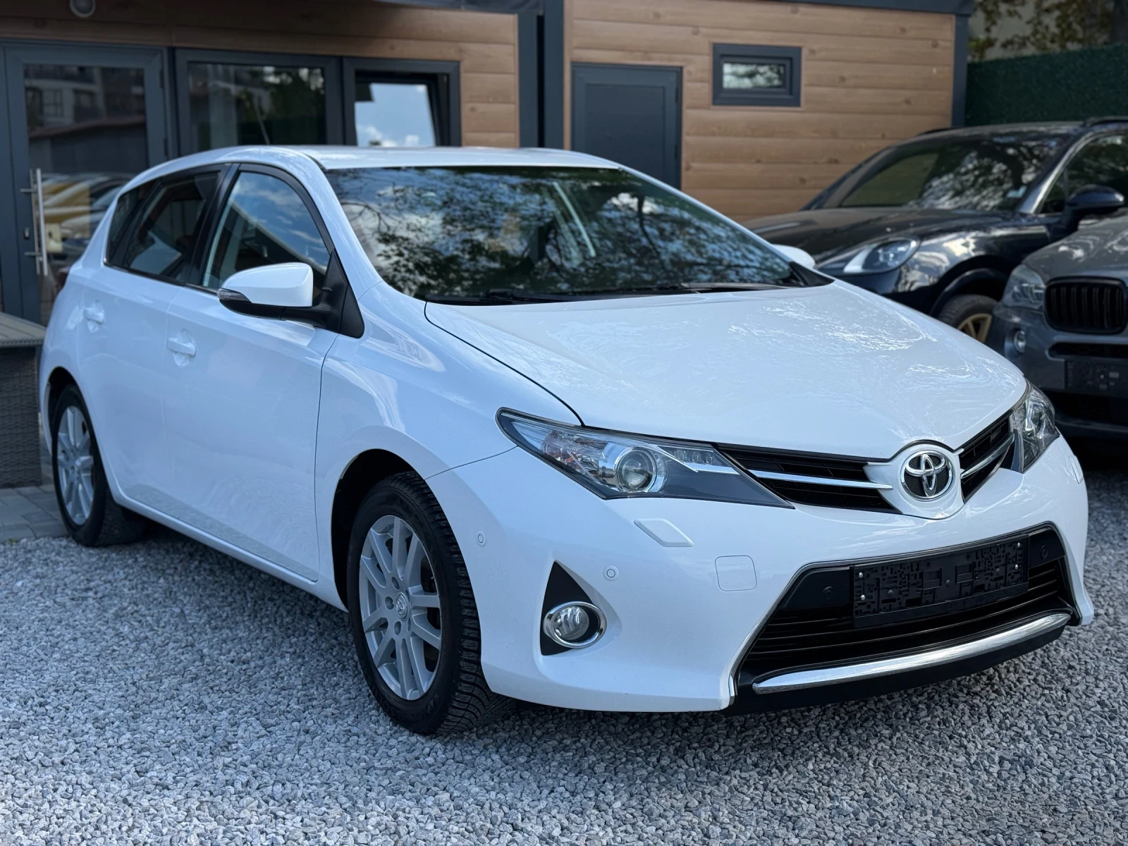 Toyota Auris 1.6i/132hp/Камера/Подгрев на седалки/, снимка 3 - Автомобили и джипове - 54347560