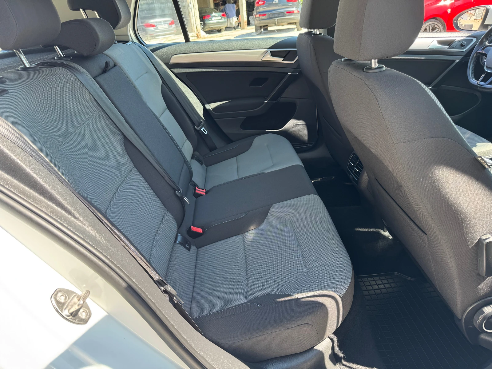 VW Golf ЕЛЕКТРО, снимка 13 - Автомобили и джипове - 54595782