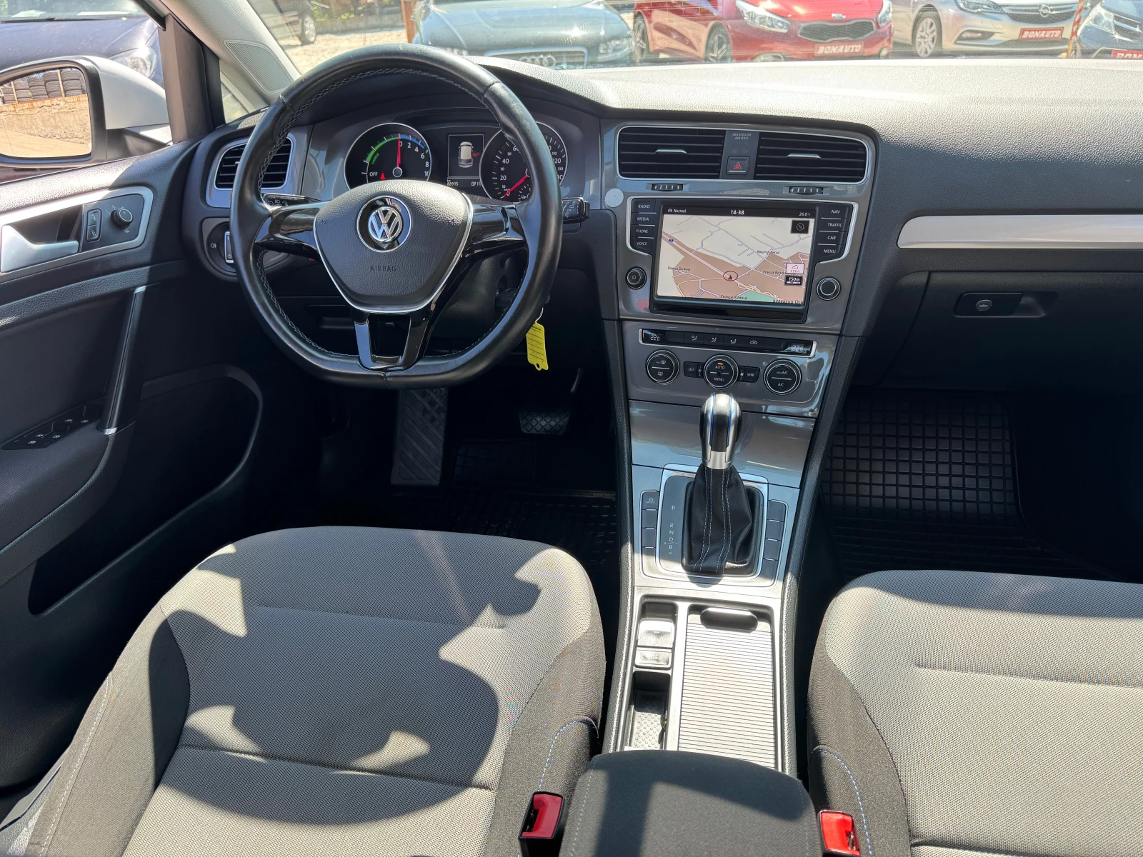 VW Golf ЕЛЕКТРО, снимка 11 - Автомобили и джипове - 54595782