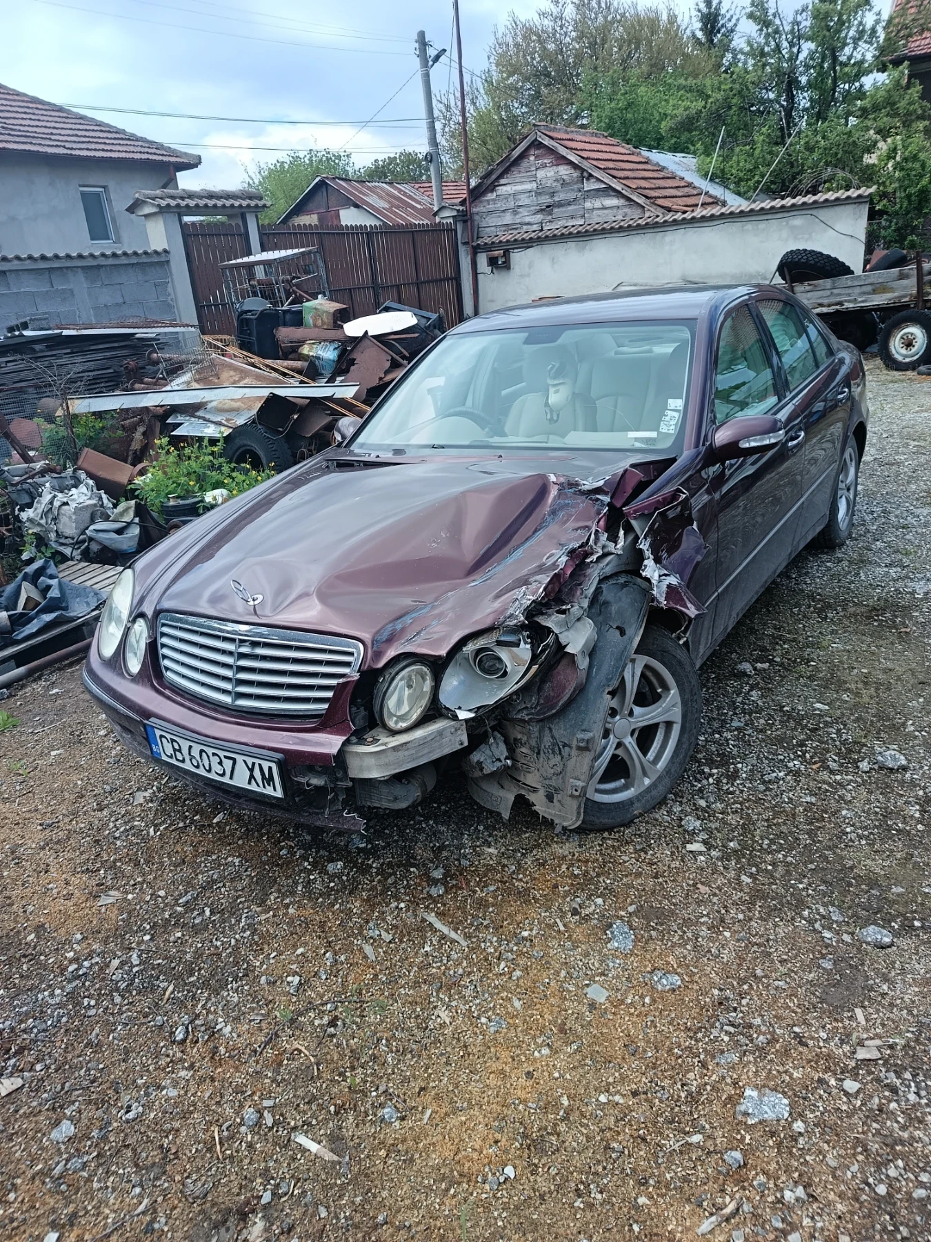 Mercedes-Benz E 220, снимка 2 - Автомобили и джипове - 54601664