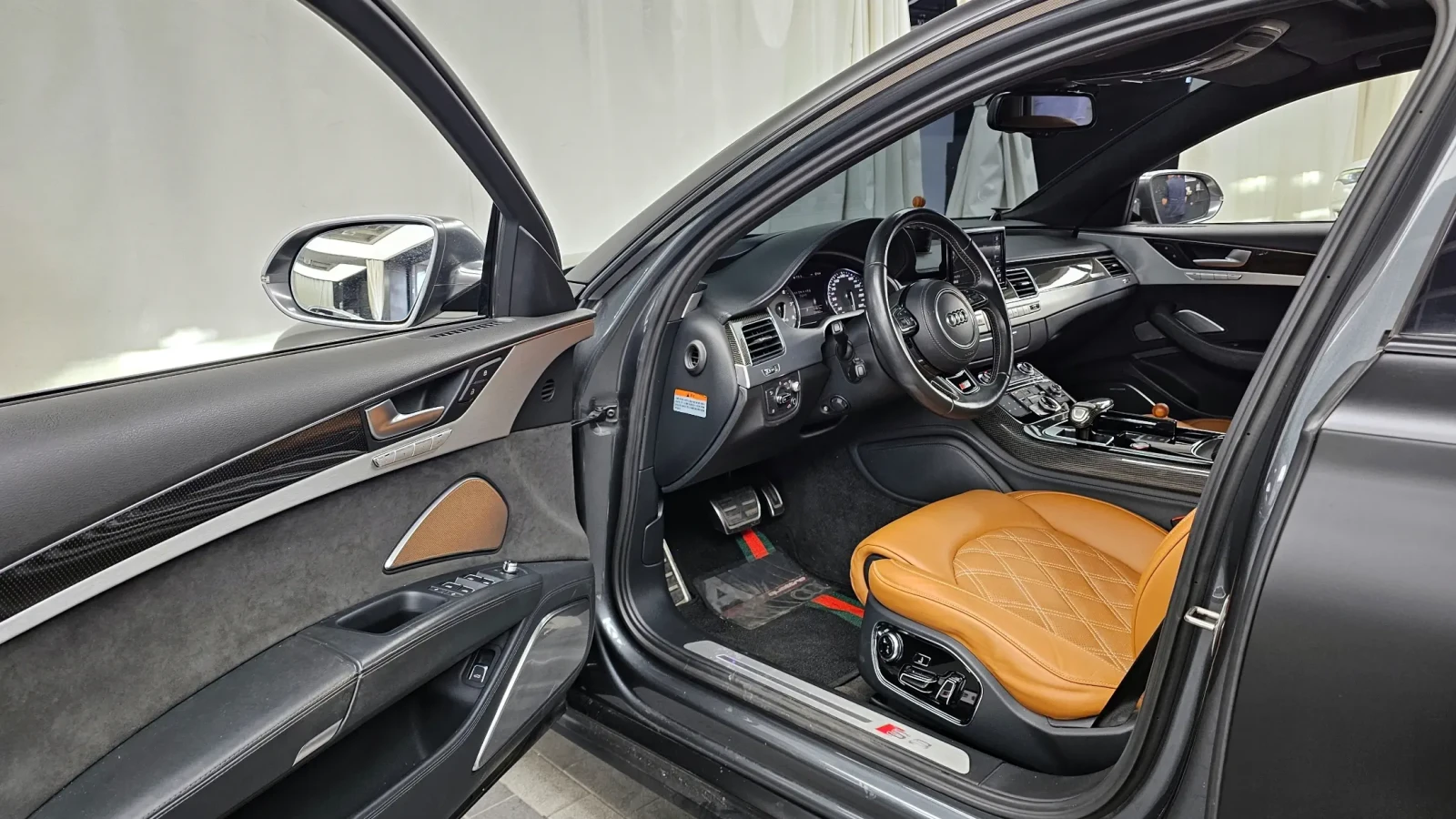 Audi S8 * FULL* MASSAGE* Carbon* , снимка 9 - Автомобили и джипове - 54766966