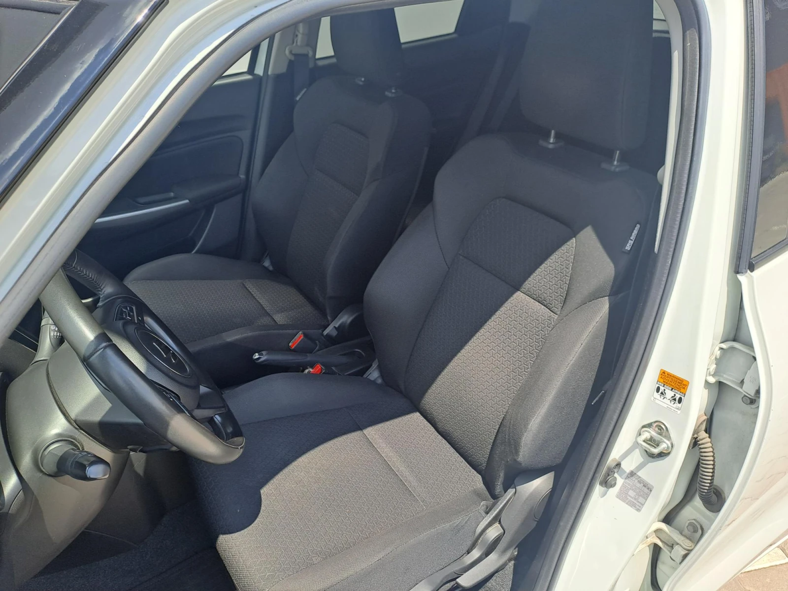 Suzuki Swift 1.2 GLX HYBRID Лятна промоция, снимка 11 - Автомобили и джипове - 54997114