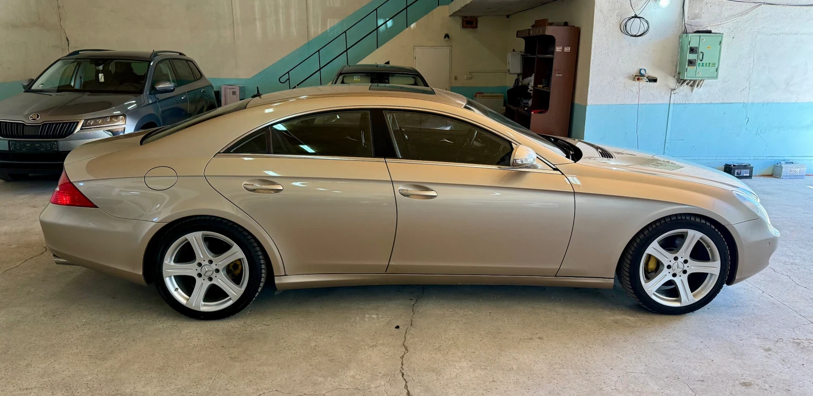 Mercedes-Benz CLS 350 * Всички екстри* Сервизна История* На Пружини, снимка 8 - Автомобили и джипове - 55328943