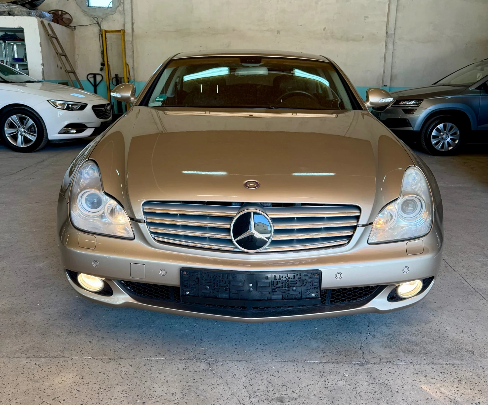 Mercedes-Benz CLS 350 * Всички екстри* Сервизна История* На Пружини, снимка 2 - Автомобили и джипове - 55328943