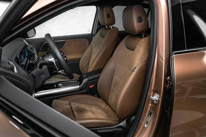 Mercedes-Benz GLA 200 d* 4M* AMG* LED* KEYLESS* CARPLAY* , снимка 6 - Автомобили и джипове - 51093495