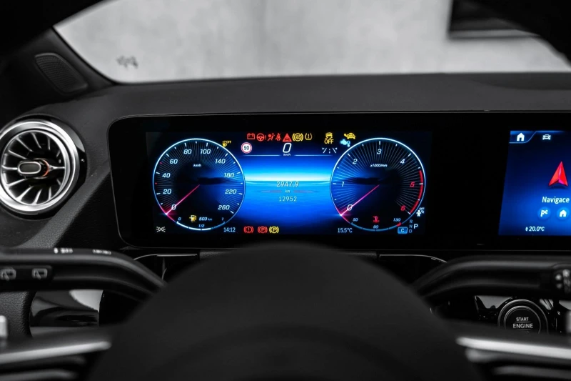 Mercedes-Benz GLA 200 d* 4M* AMG* LED* KEYLESS* CARPLAY* , снимка 9 - Автомобили и джипове - 51093495