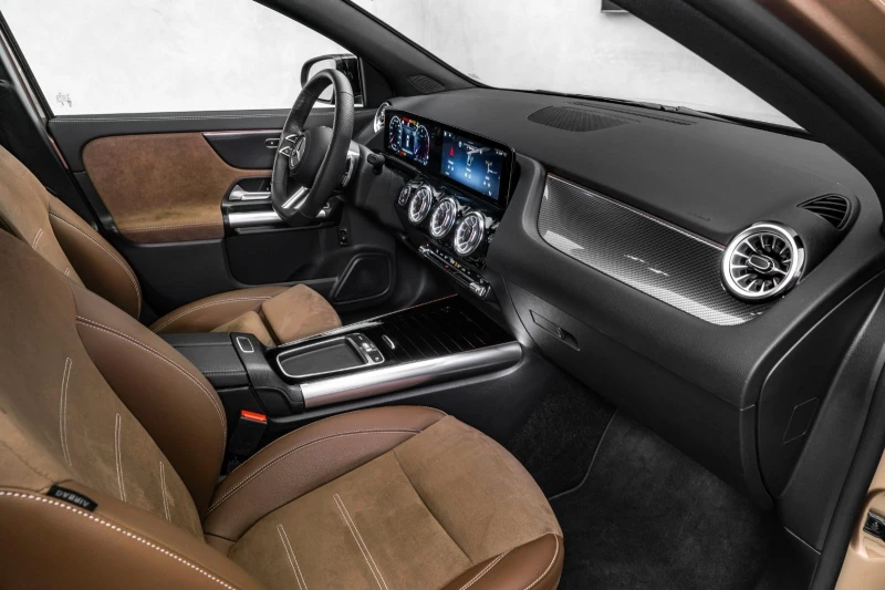 Mercedes-Benz GLA 200 d* 4M* AMG* LED* KEYLESS* CARPLAY* , снимка 12 - Автомобили и джипове - 51093495