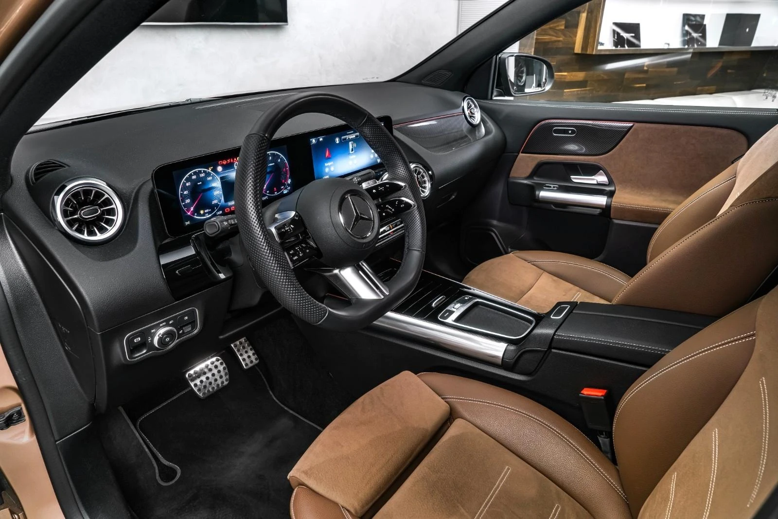 Mercedes-Benz GLA 200 d* 4M* AMG* LED* KEYLESS* CARPLAY*  - изображение 7