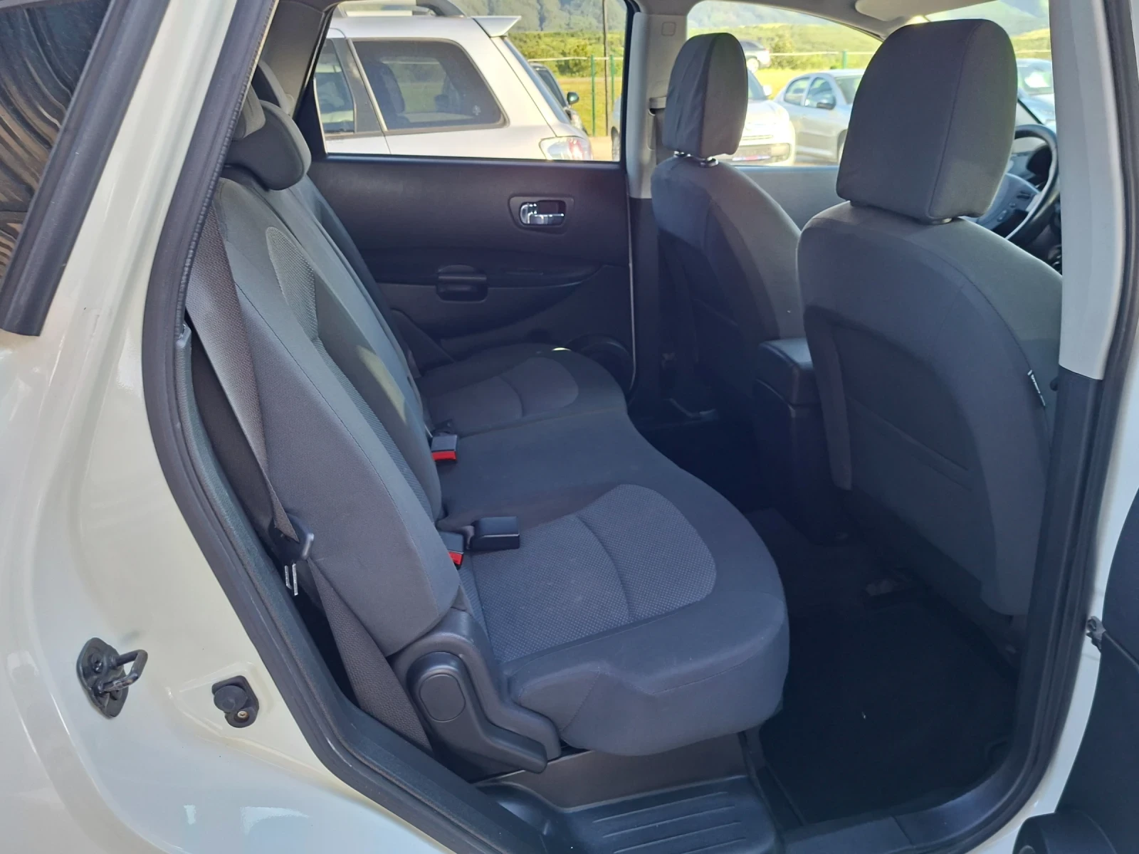 Nissan Qashqai 1, 6 I  Qashqai+ 2 Tekna, снимка 14 - Автомобили и джипове - 54555423
