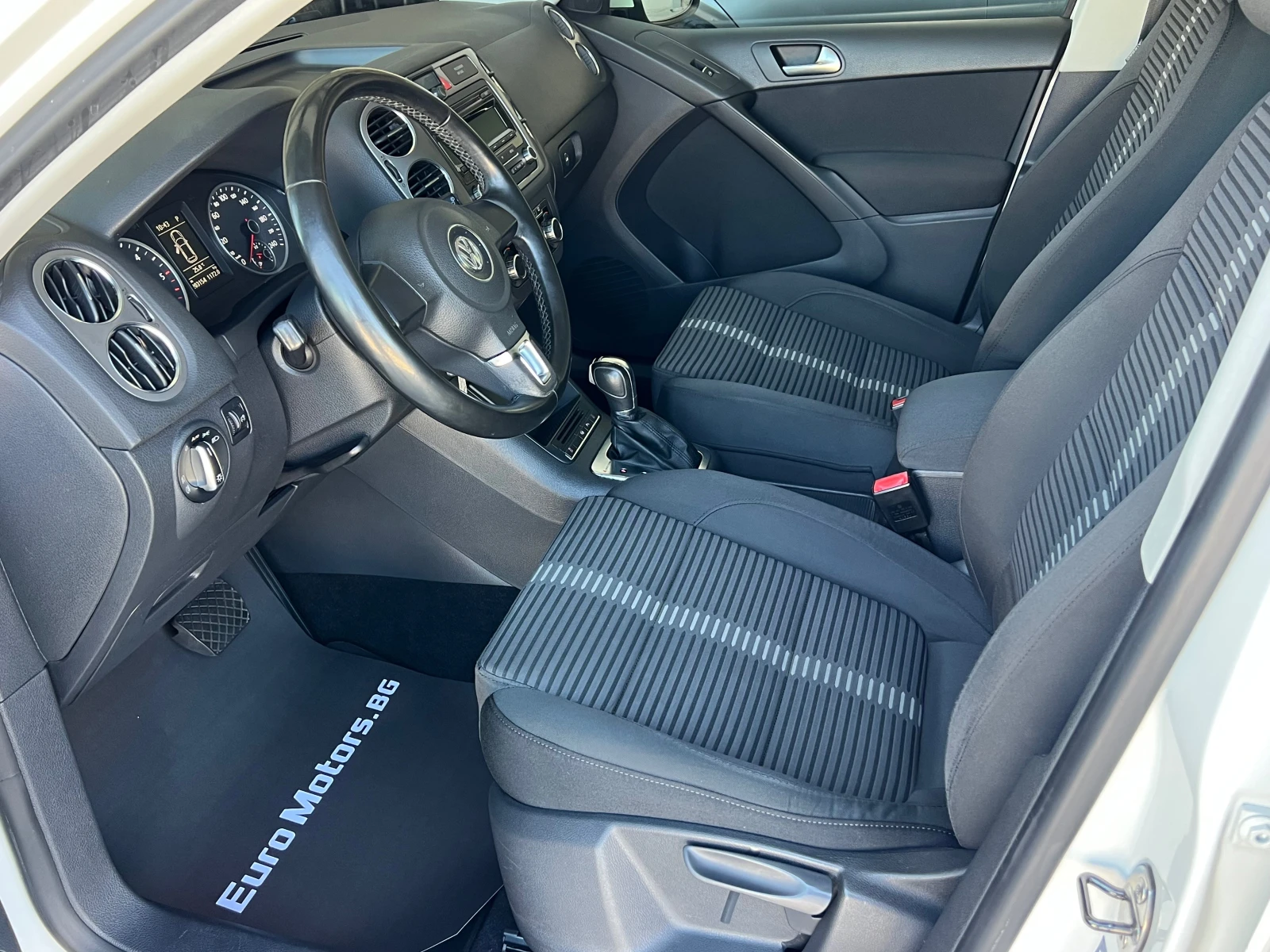 VW Tiguan 2.0TDI, 4-MOTION, DSG-ПЪЛНА СЕРВИЗНА ИСТОРИЯ-КАТОН, снимка 8 - Автомобили и джипове - 55262935