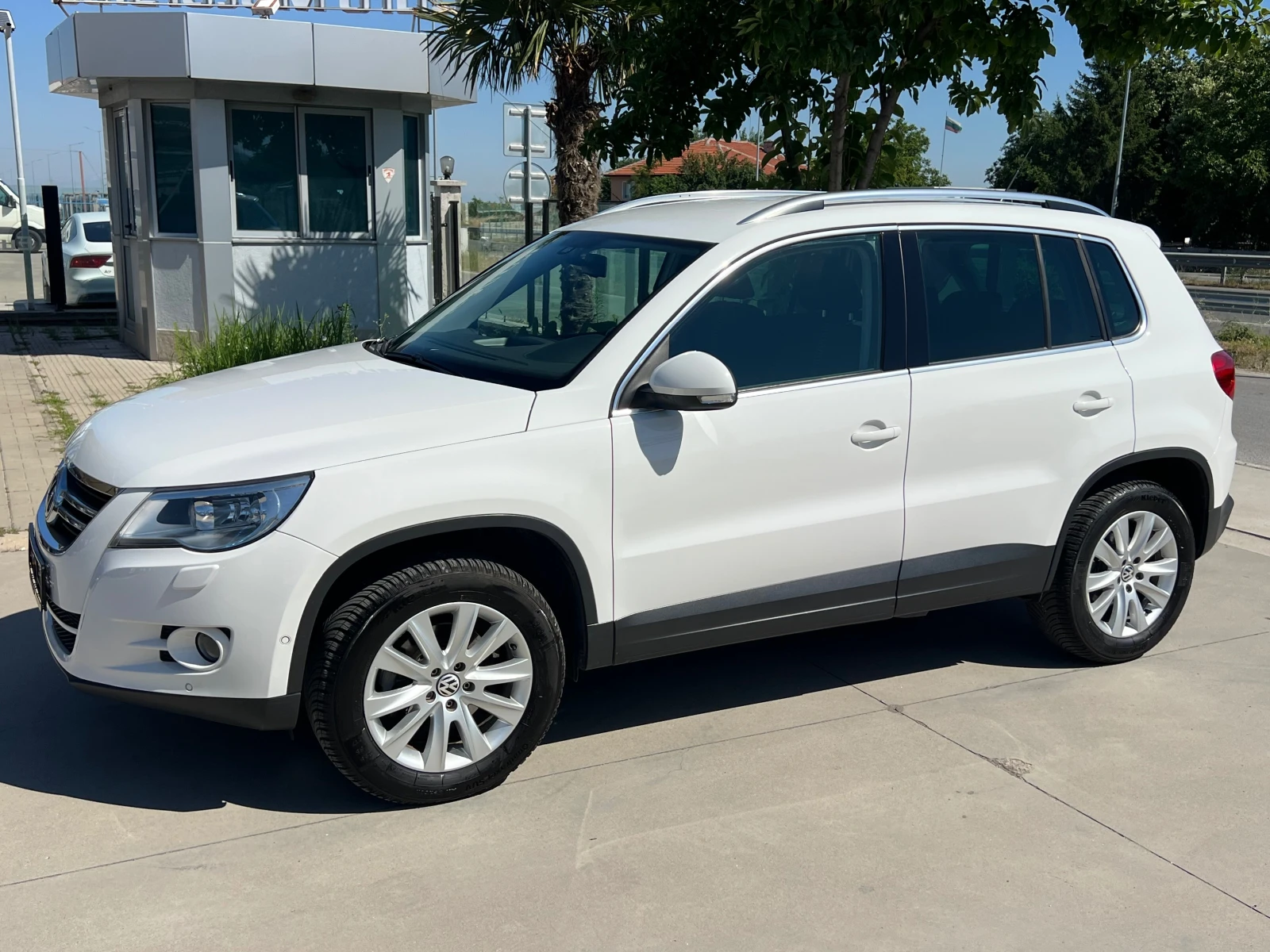 VW Tiguan 2.0TDI, 4-MOTION, DSG-ПЪЛНА СЕРВИЗНА ИСТОРИЯ-КАТОН, снимка 7 - Автомобили и джипове - 55262935