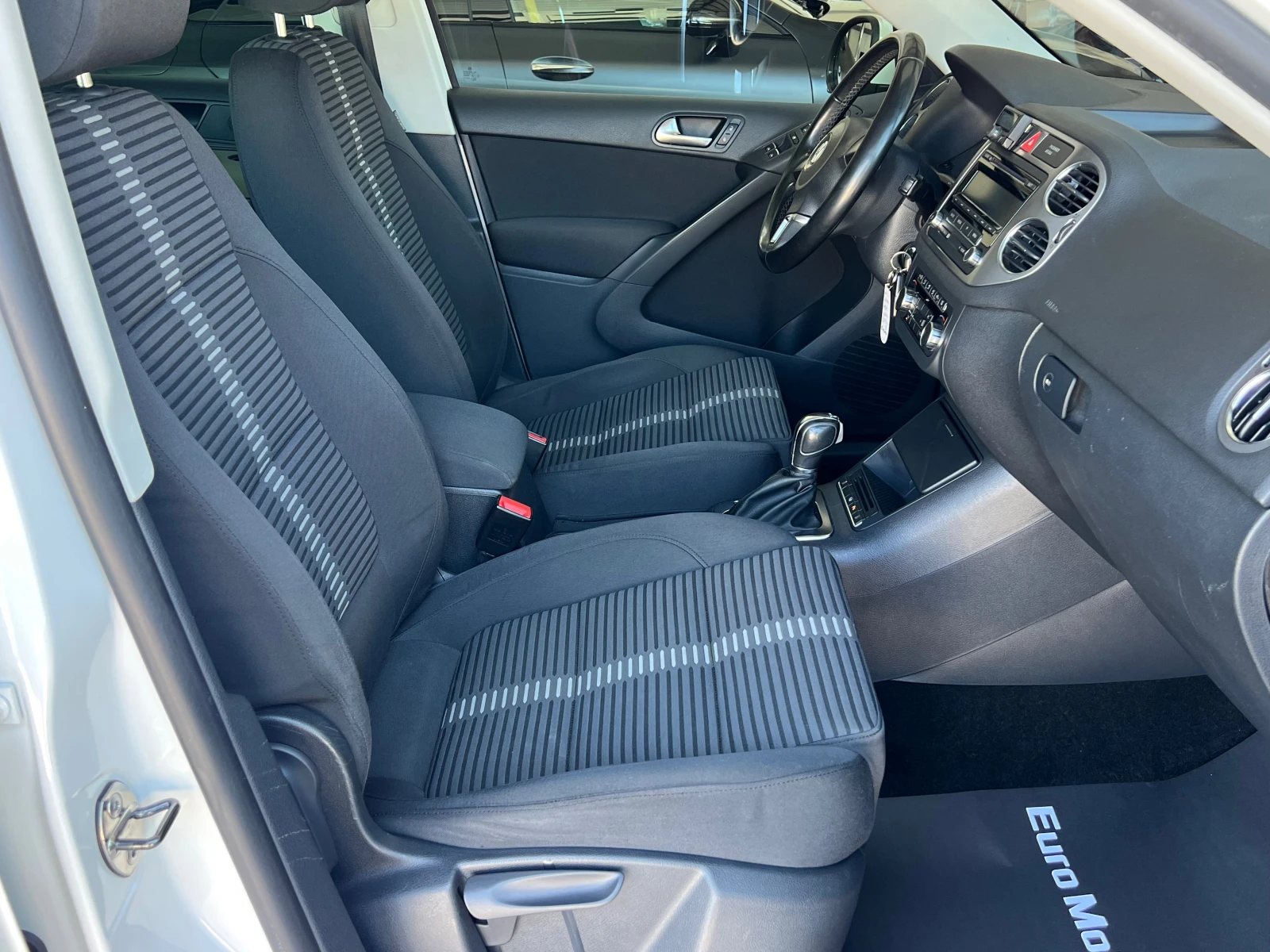VW Tiguan 2.0TDI, 4-MOTION, DSG-ПЪЛНА СЕРВИЗНА ИСТОРИЯ-КАТОН, снимка 10 - Автомобили и джипове - 55262935