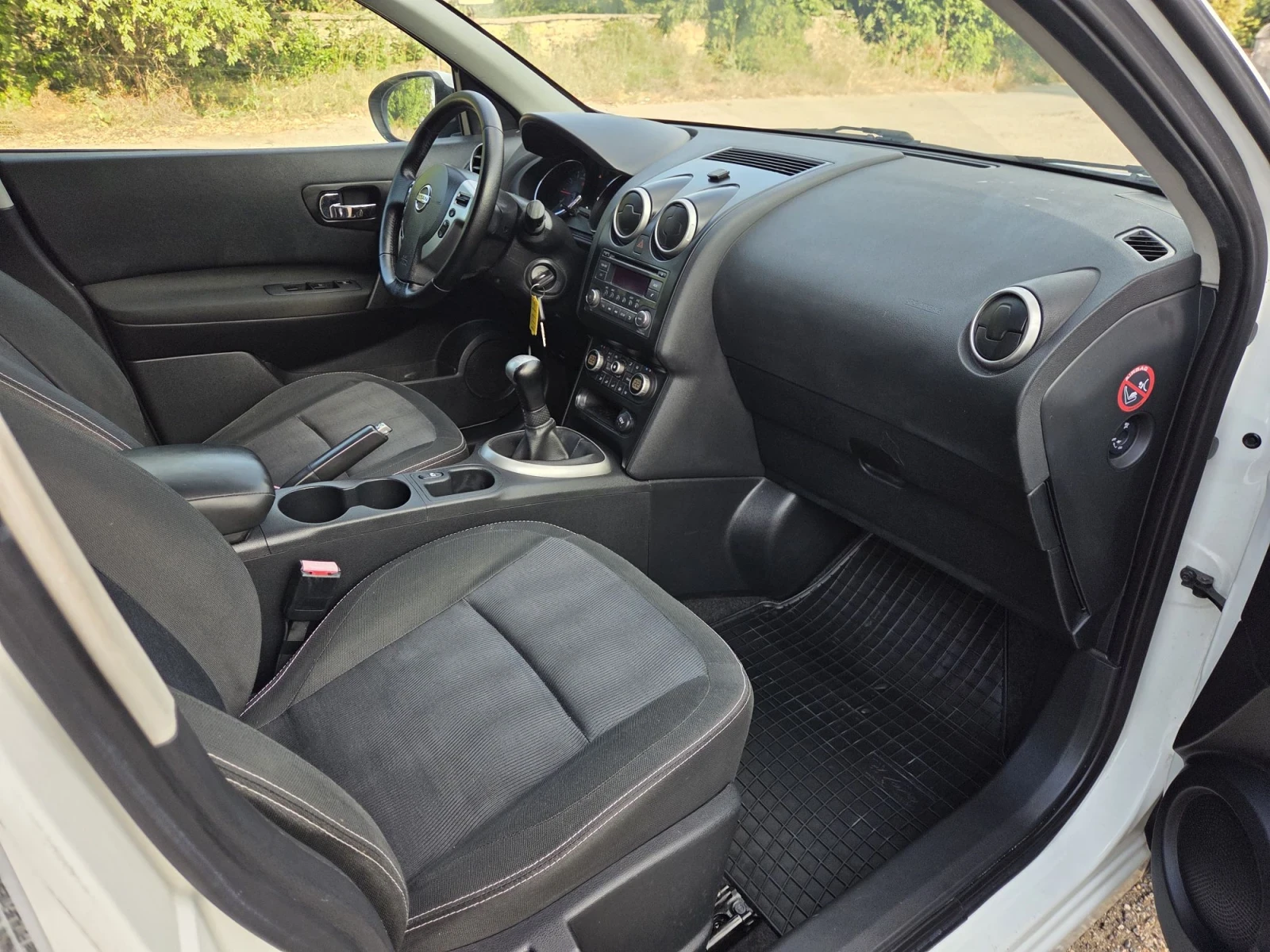 Nissan Qashqai 1.6 i 117ps, снимка 11 - Автомобили и джипове - 55691440