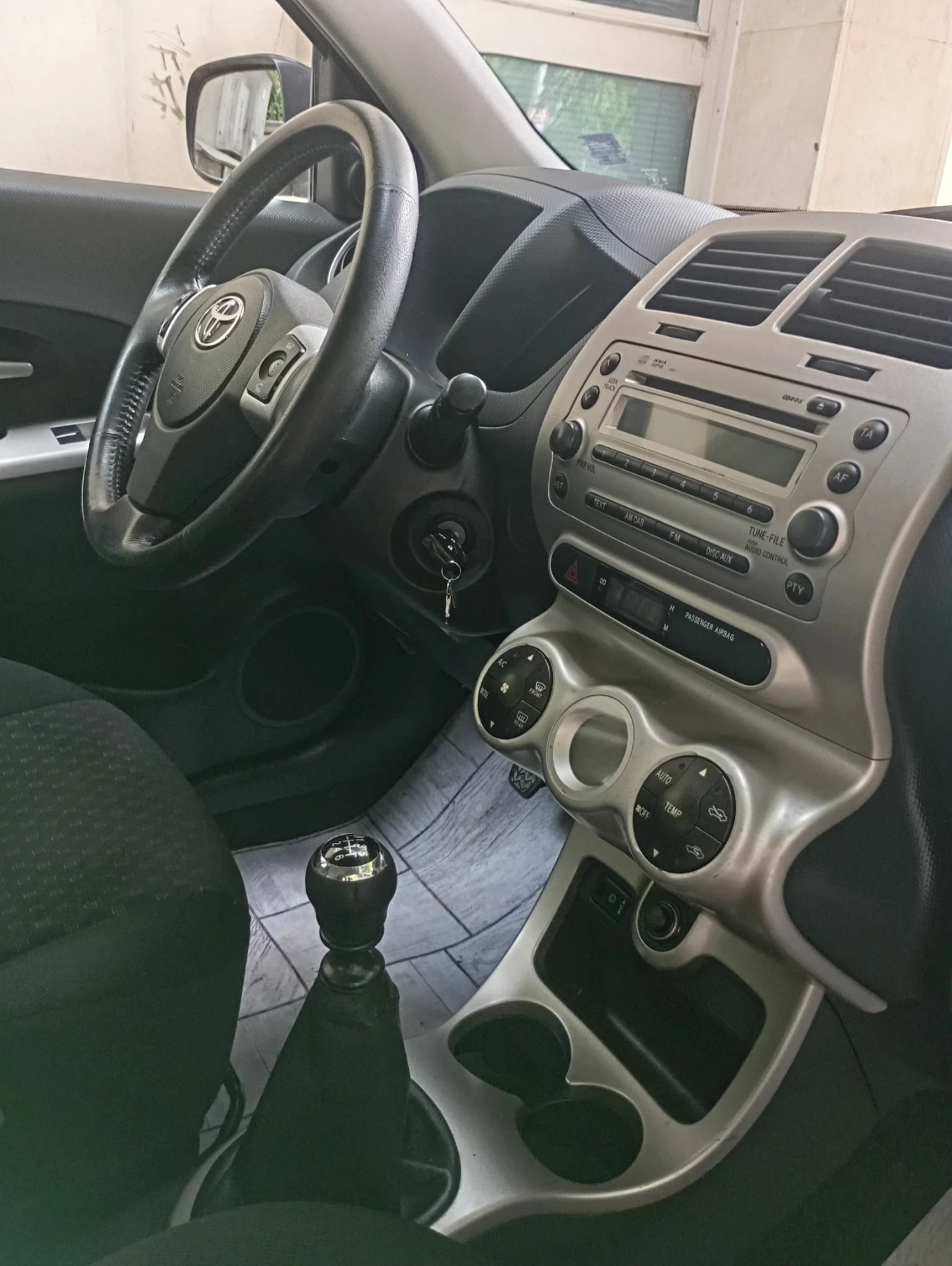 Toyota Urban Cruiser, снимка 11 - Автомобили и джипове - 55753793