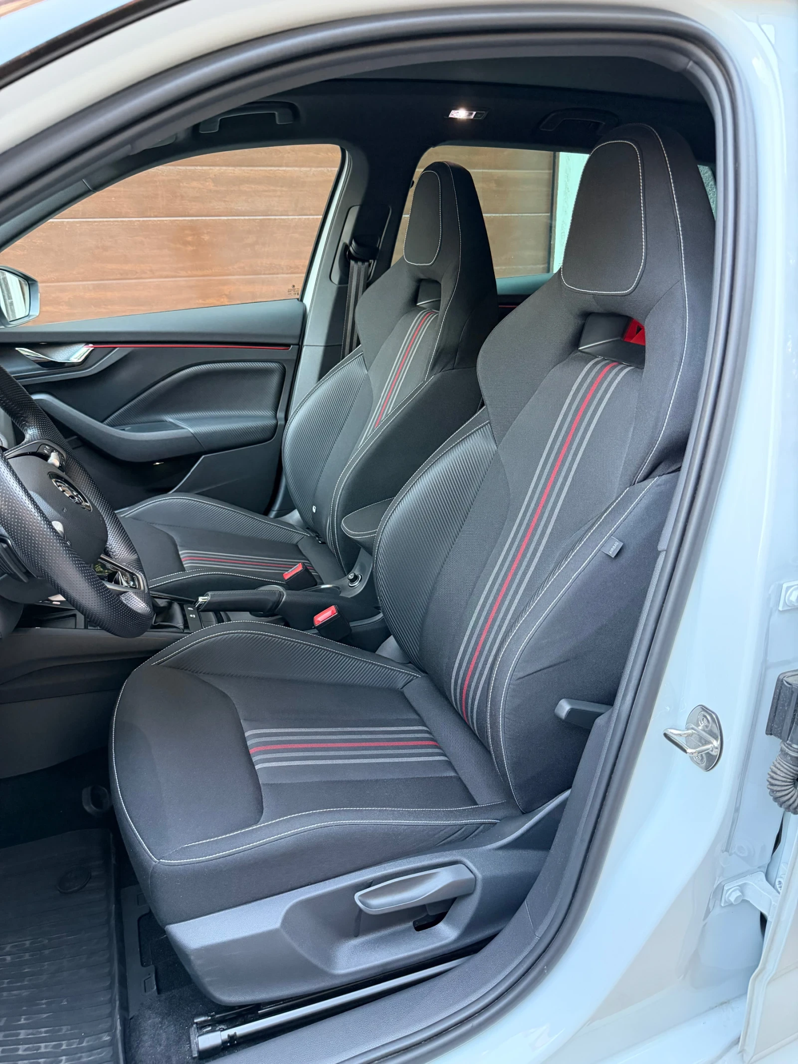 Skoda Kamiq Monte Carlo Plus / 1.5 TSI / Гаранция 10.29г., снимка 10 - Автомобили и джипове - 55769495