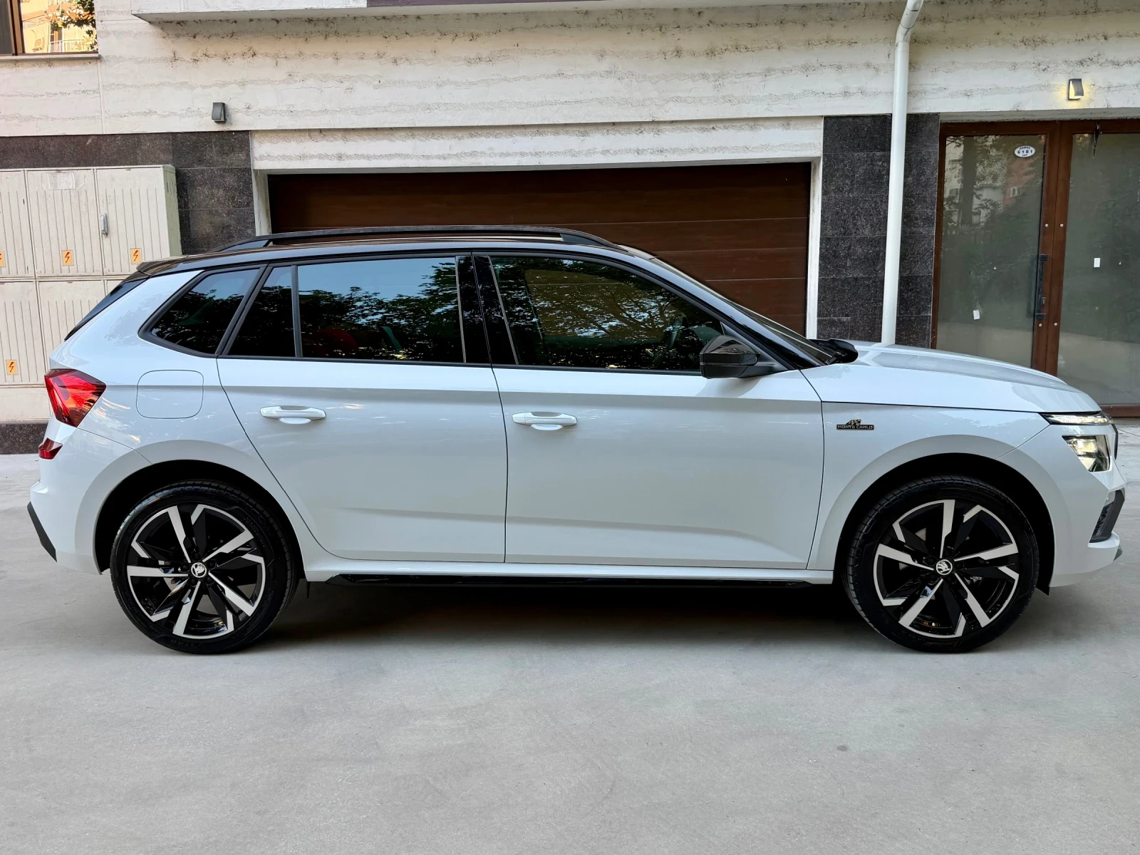 Skoda Kamiq Monte Carlo Plus / 1.5 TSI / Гаранция 10.29г., снимка 4 - Автомобили и джипове - 55769495