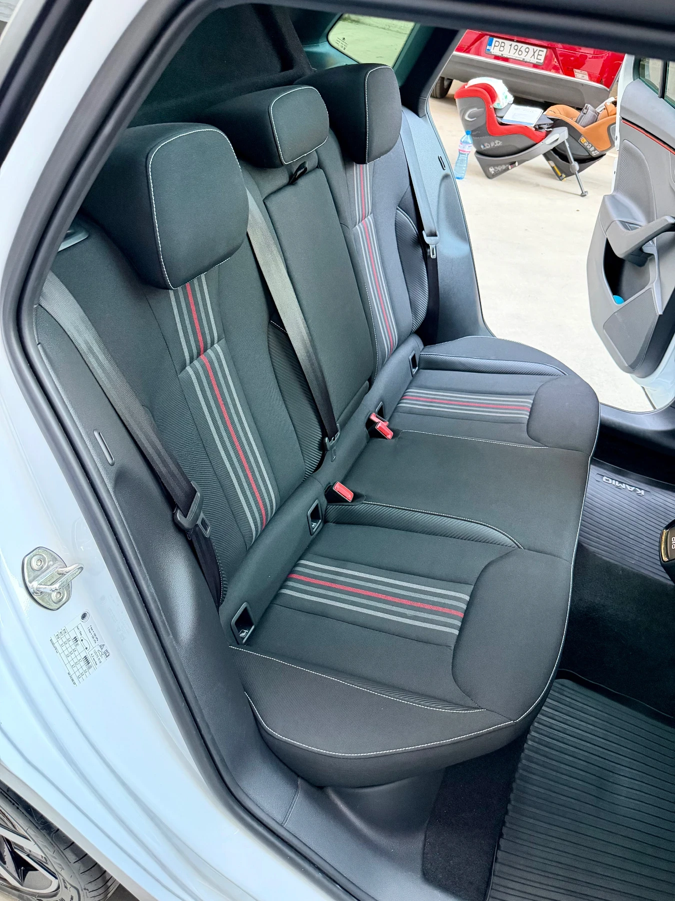 Skoda Kamiq Monte Carlo Plus / 1.5 TSI / Гаранция 10.29г., снимка 17 - Автомобили и джипове - 55769495