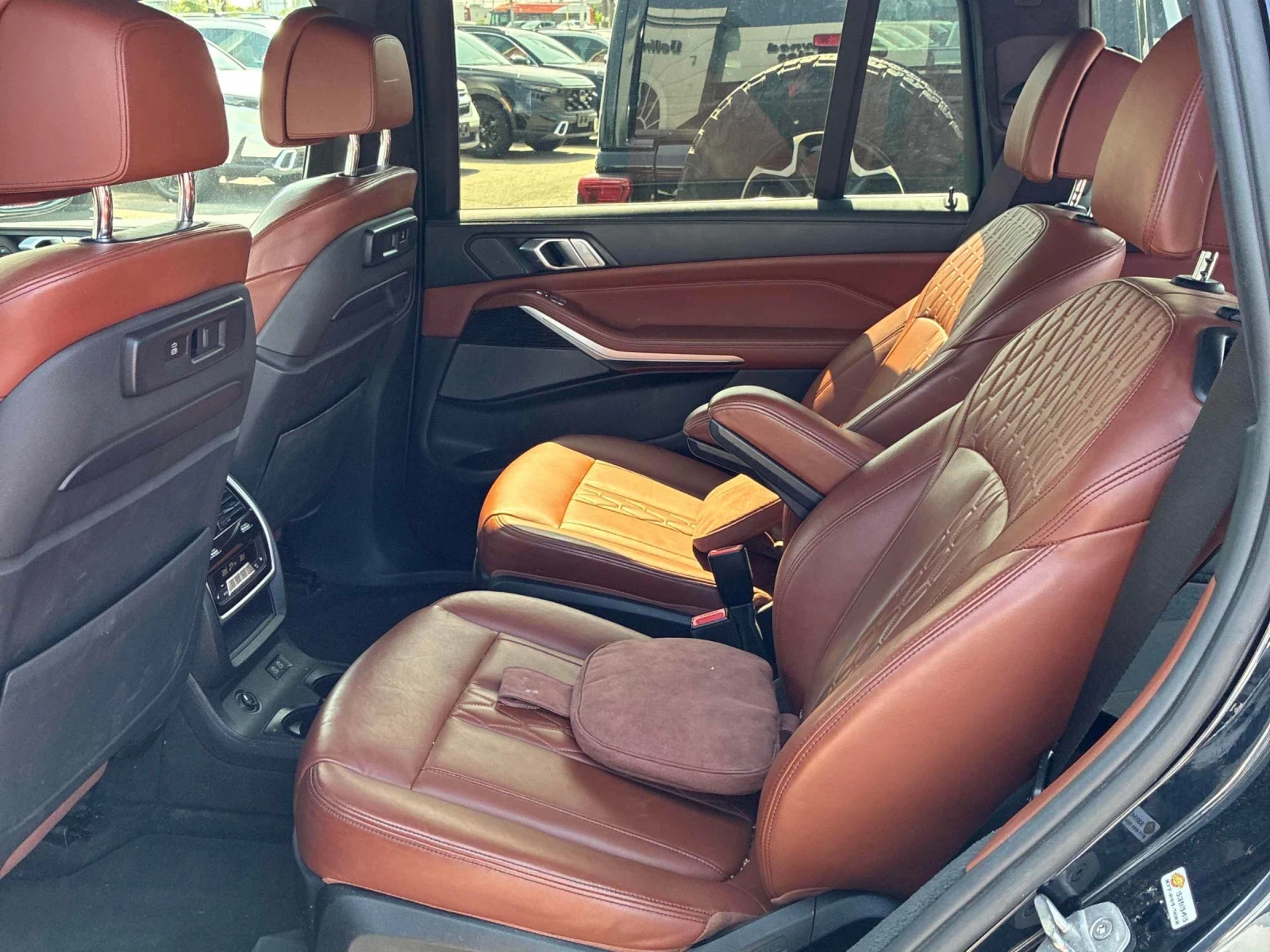 BMW X7 M-pack* Laser* Pano* 360* Dis* H&K* Обдух, снимка 11 - Автомобили и джипове - 55801585