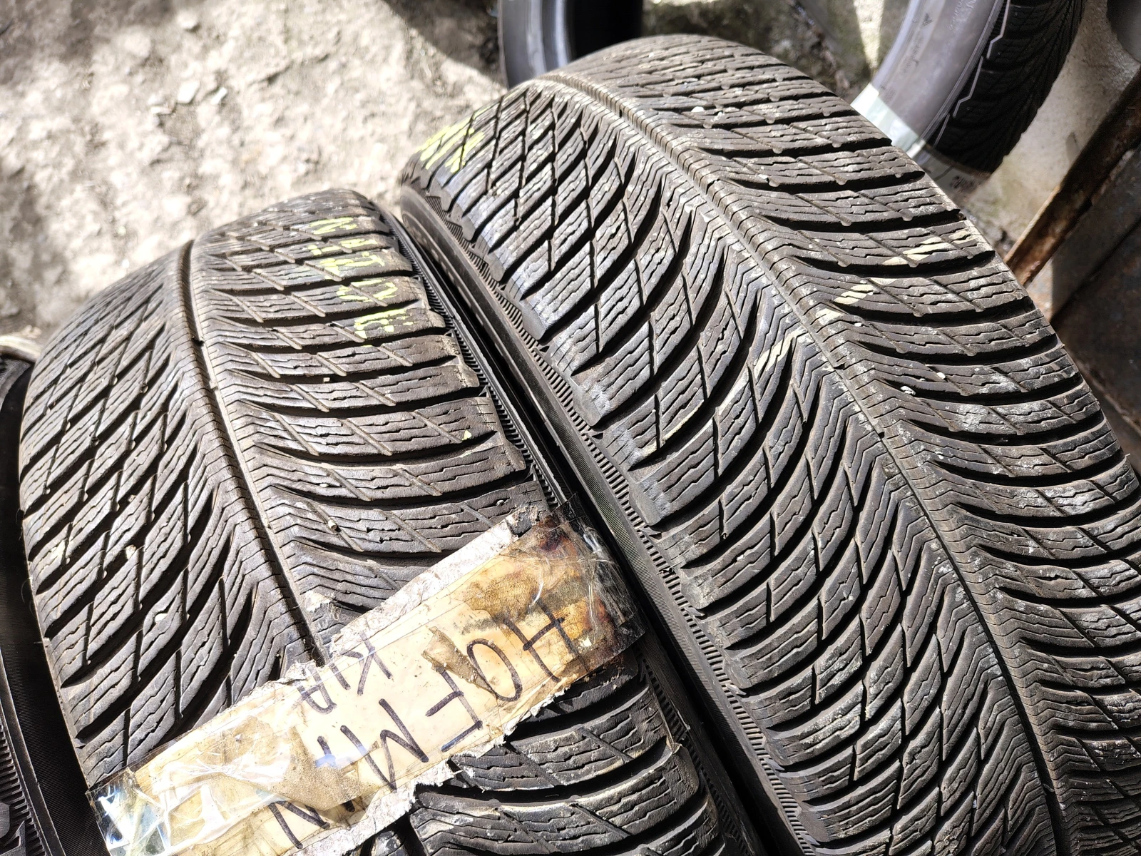 Гуми Зимни 235/55R19, снимка 3 - Гуми и джанти - 55841122