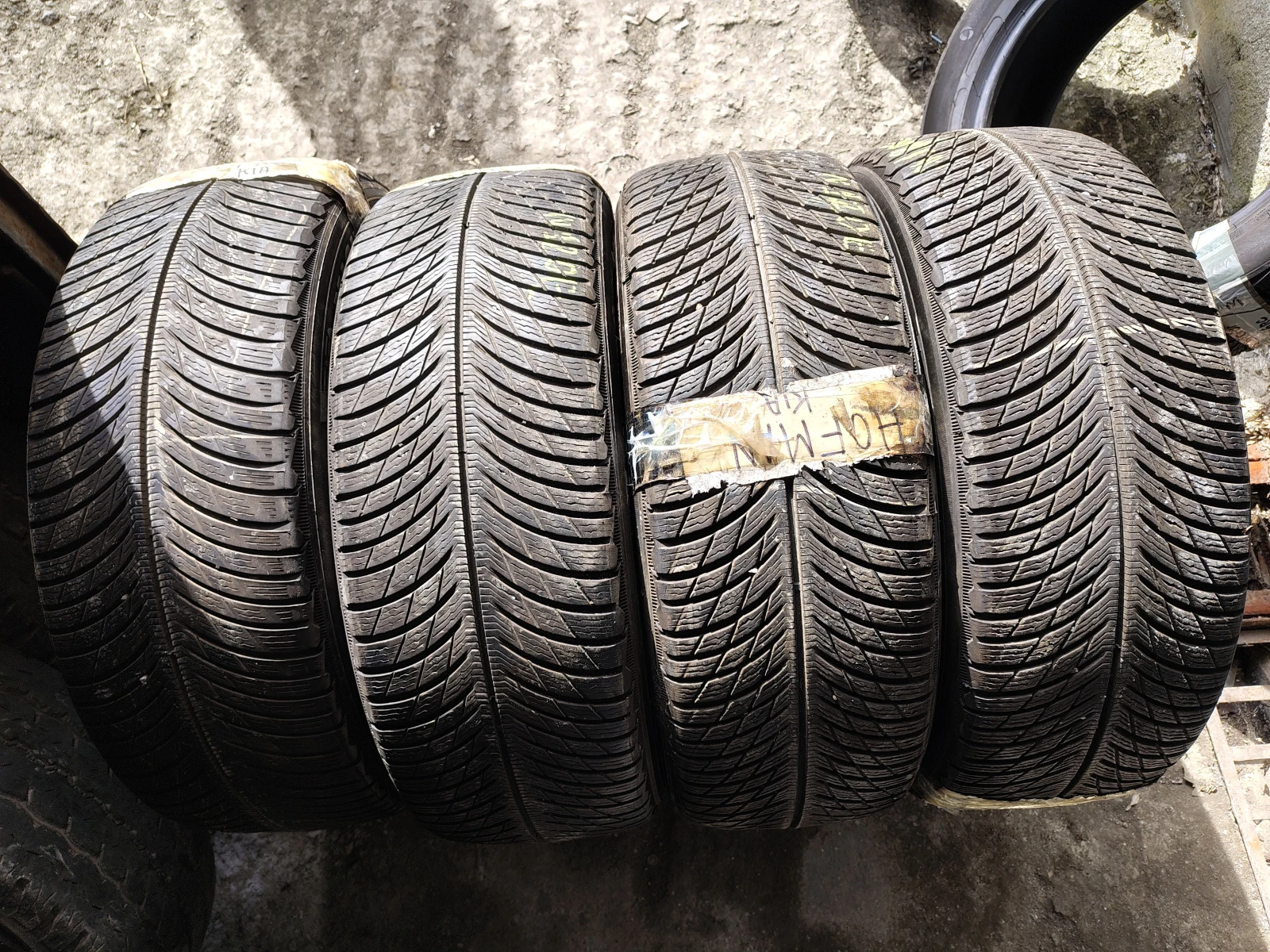Гуми Зимни 235/55R19
