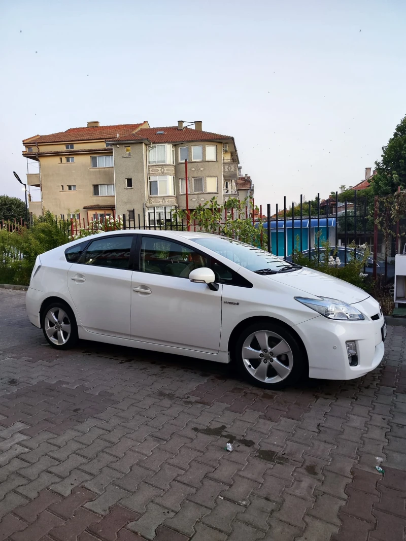 Toyota Prius, снимка 5 - Автомобили и джипове - 51008946