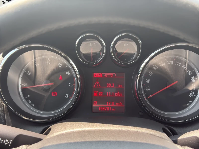 Opel Astra SPORTS TOURER* NAVI* PARKTRONIC* CLIMA* , снимка 10 - Автомобили и джипове - 51205940