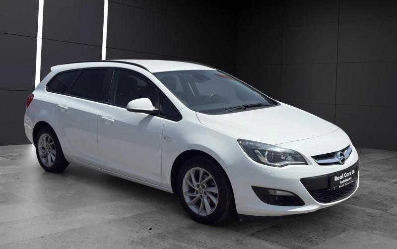 Opel Astra SPORTS TOURER* NAVI* PARKTRONIC* CLIMA* , снимка 6 - Автомобили и джипове - 51205940