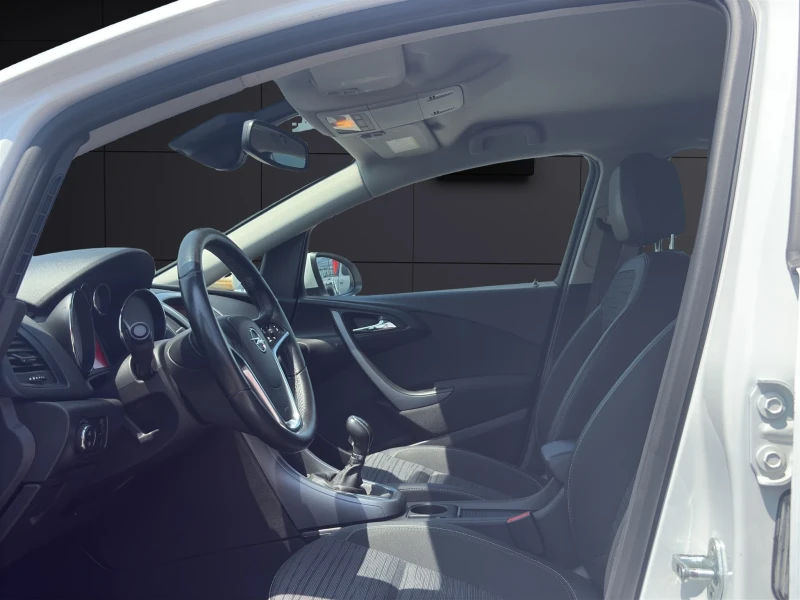 Opel Astra SPORTS TOURER* NAVI* PARKTRONIC* CLIMA* , снимка 8 - Автомобили и джипове - 51205940