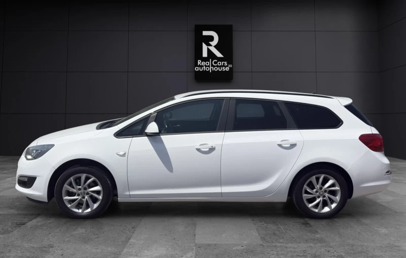 Opel Astra SPORTS TOURER* NAVI* PARKTRONIC* CLIMA* , снимка 2 - Автомобили и джипове - 51205940