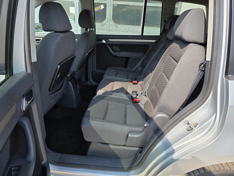 VW Touran 1.4TSI FACELIFT , снимка 11 - Автомобили и джипове - 51244096