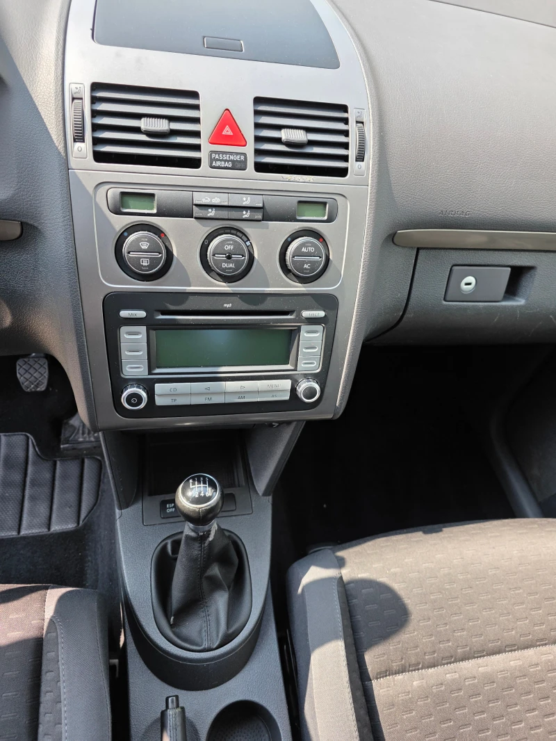 VW Touran 1.4TSI FACELIFT , снимка 14 - Автомобили и джипове - 51244096