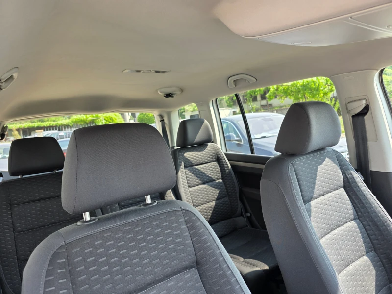 VW Touran 1.4TSI FACELIFT , снимка 15 - Автомобили и джипове - 51244096