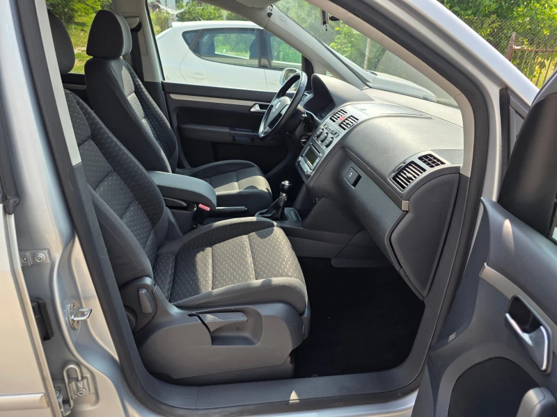 VW Touran 1.4TSI FACELIFT , снимка 9 - Автомобили и джипове - 51244096