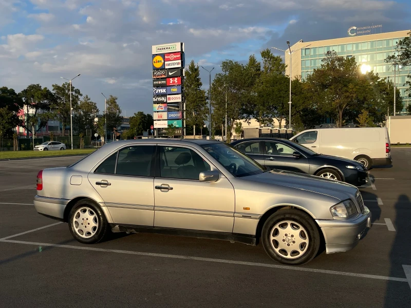 Mercedes-Benz C 220, снимка 2 - Автомобили и джипове - 52319041