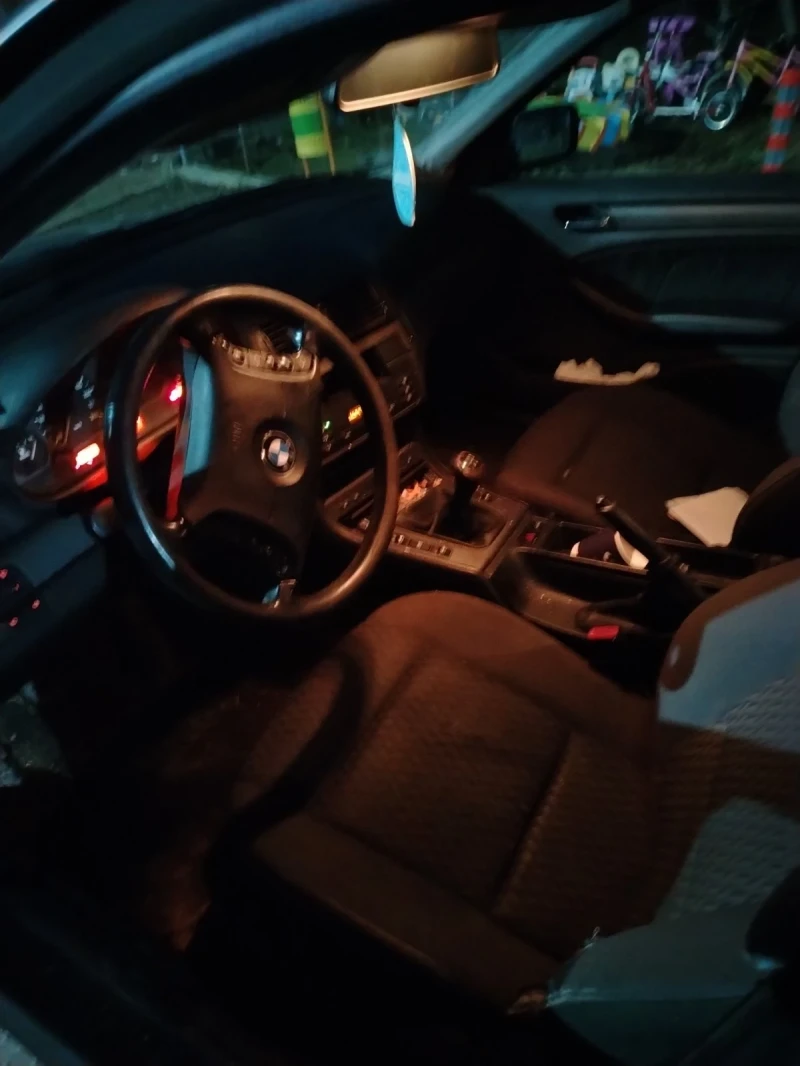 BMW 320 2.0d, снимка 5 - Автомобили и джипове - 52827637