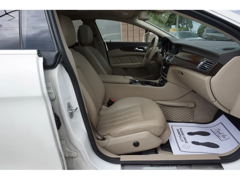 Mercedes-Benz CLS * CLS550 4MATIC AWD CERTIFIED * ACCIDENT FREE* NAV, снимка 16 - Автомобили и джипове - 52827607